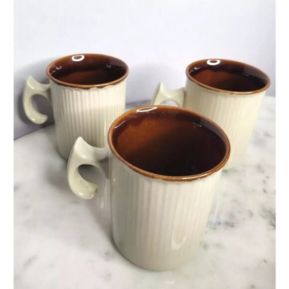 3 Vintage Strawberry Les Fraises Coffee Mugs Cup Stoneware Brown U hook handle - Picture 3 of 8
